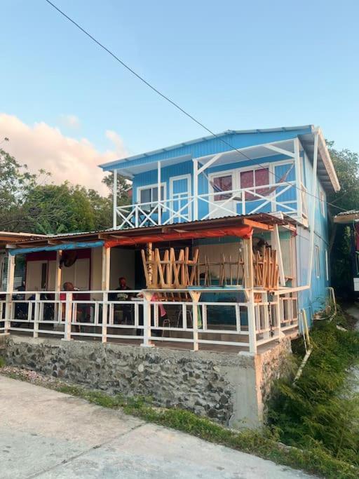 Baba'S Beach Bungalow South West Bay Esterno foto